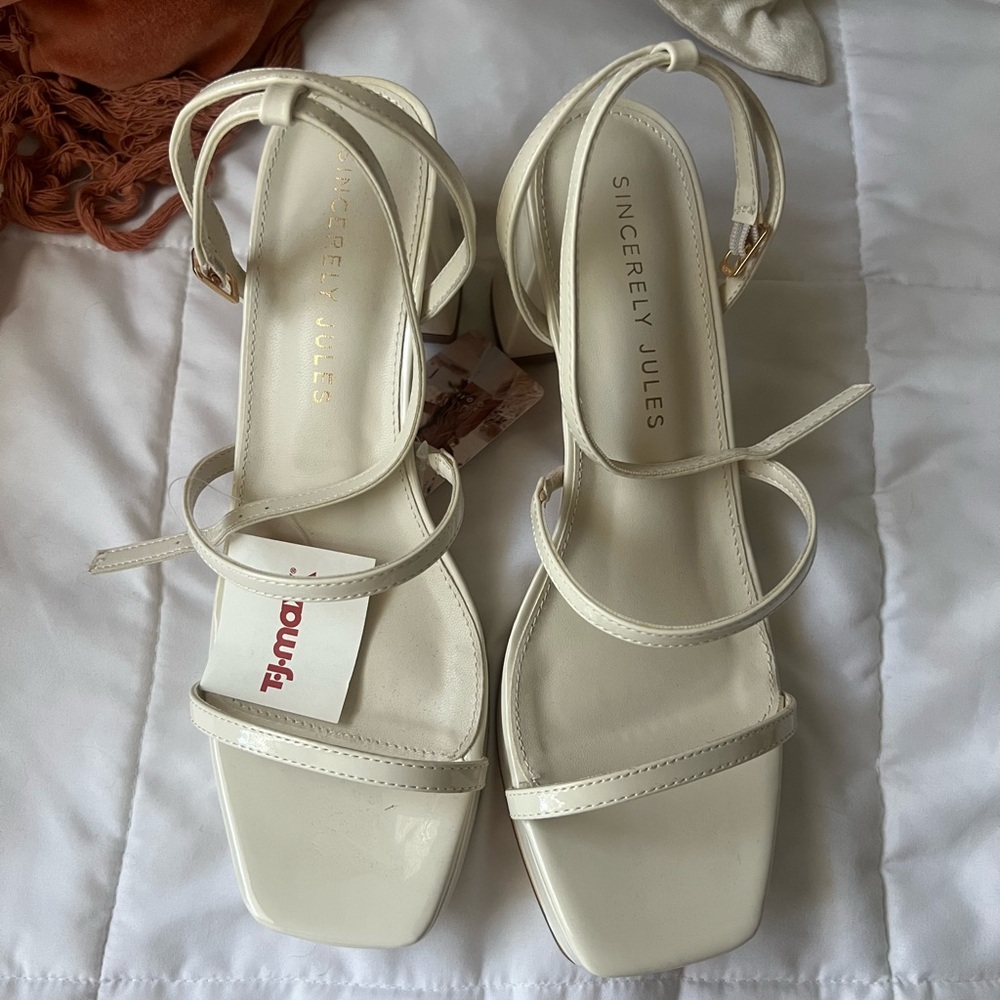 Sincerly Jules Women's Cream Strappy Sandals
